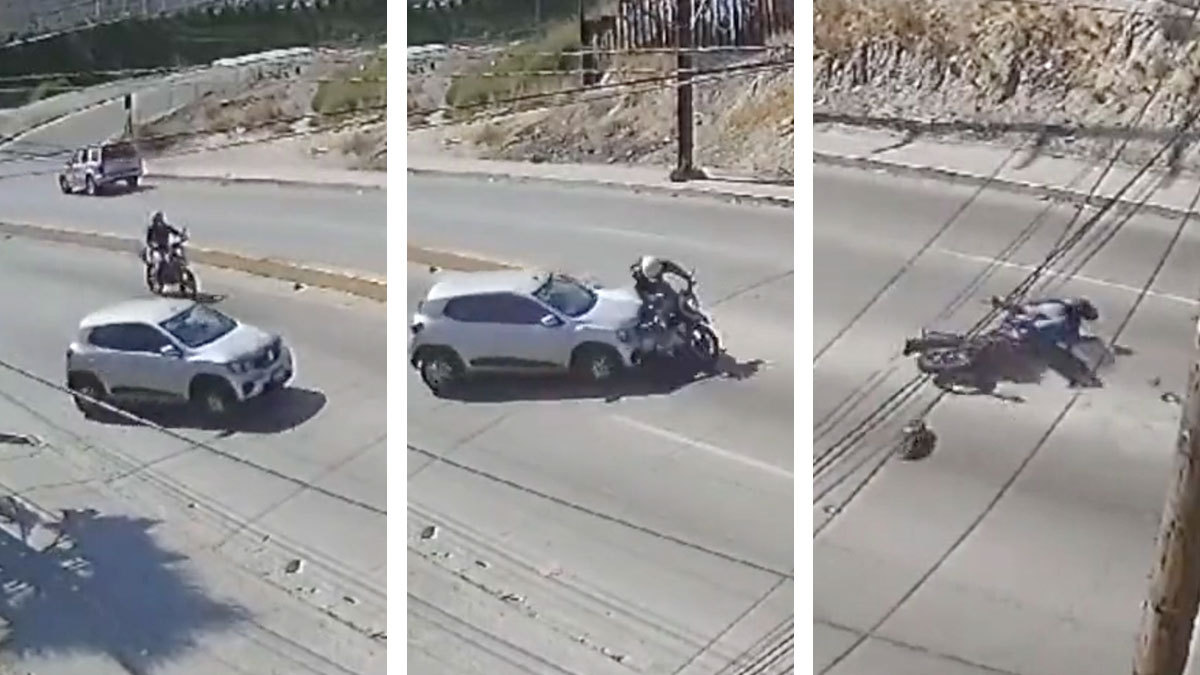 Al suelo: motociclista se impacta contra un coche y sale volando en Tijuana, Baja California
