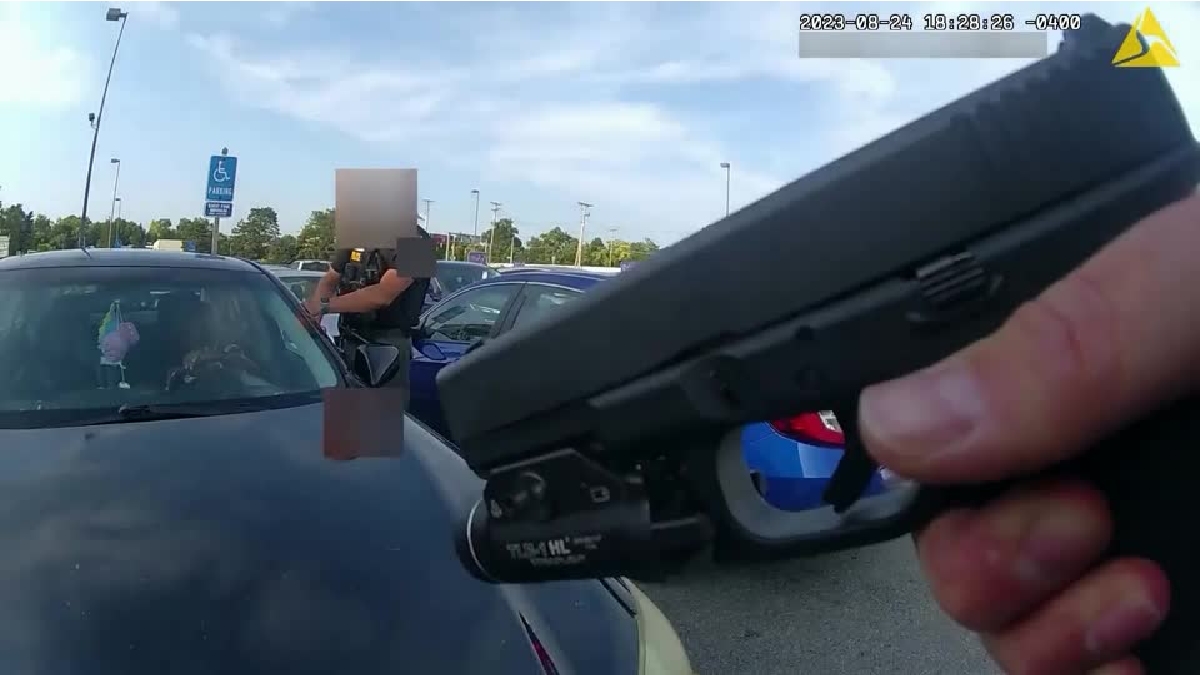 Revelan video: policía en EU dispara a mujer negra embarazada y le quita la vida
