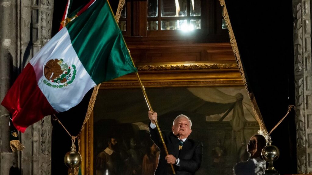 Presidente de México, Andrés Manuel López Obrador, da grito de Independencia