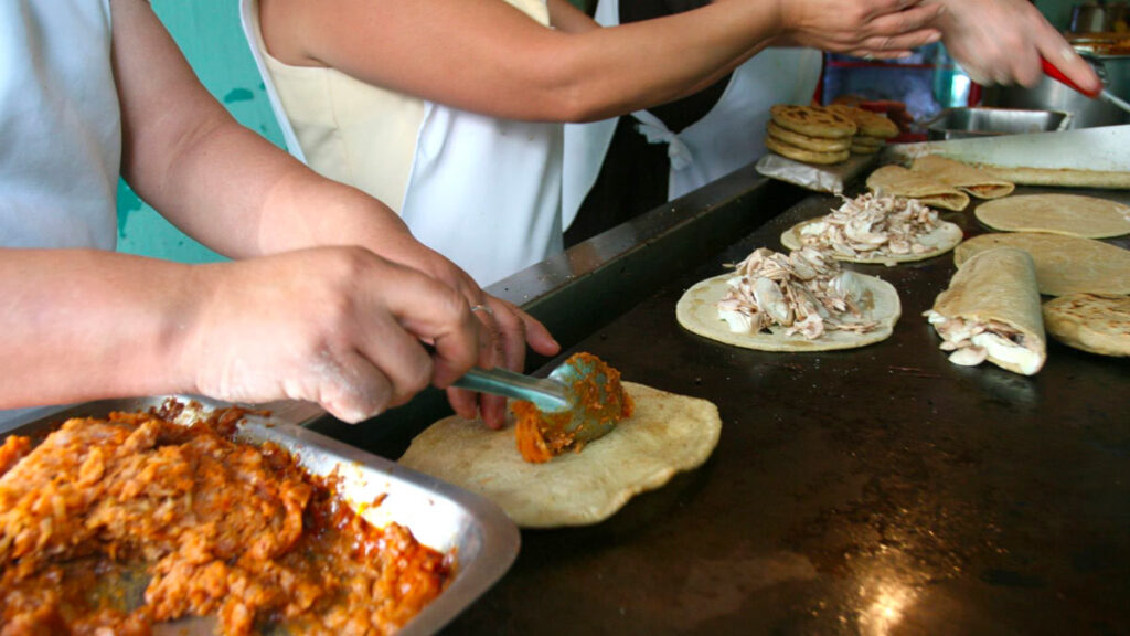 ¿Las quesadillas deben de llevar queso o no?