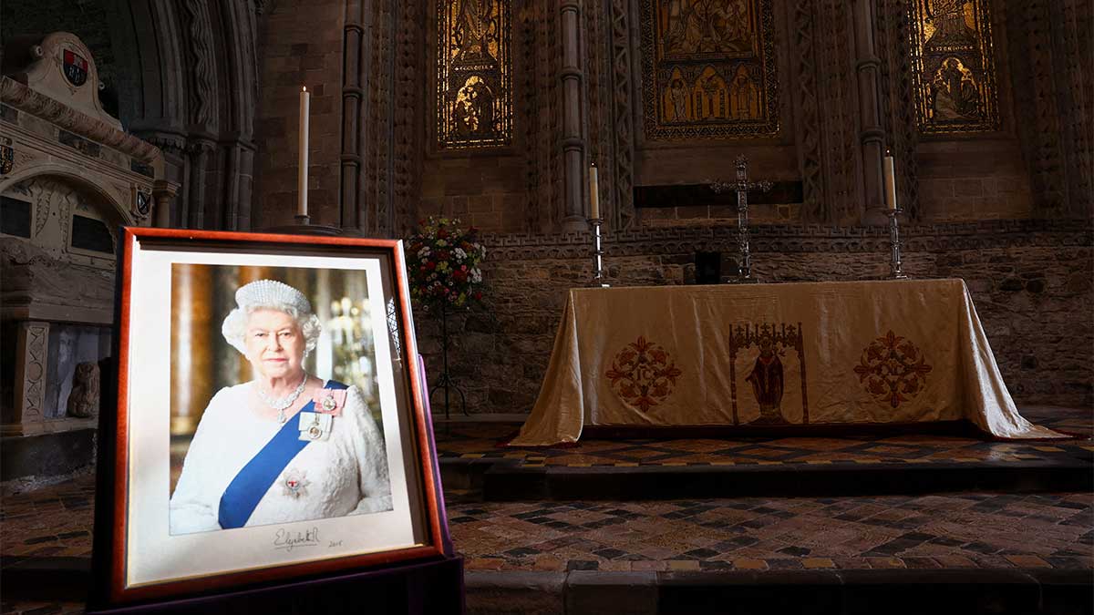 Reino Unido conmemora primer aniversario luctuoso de Isabel II