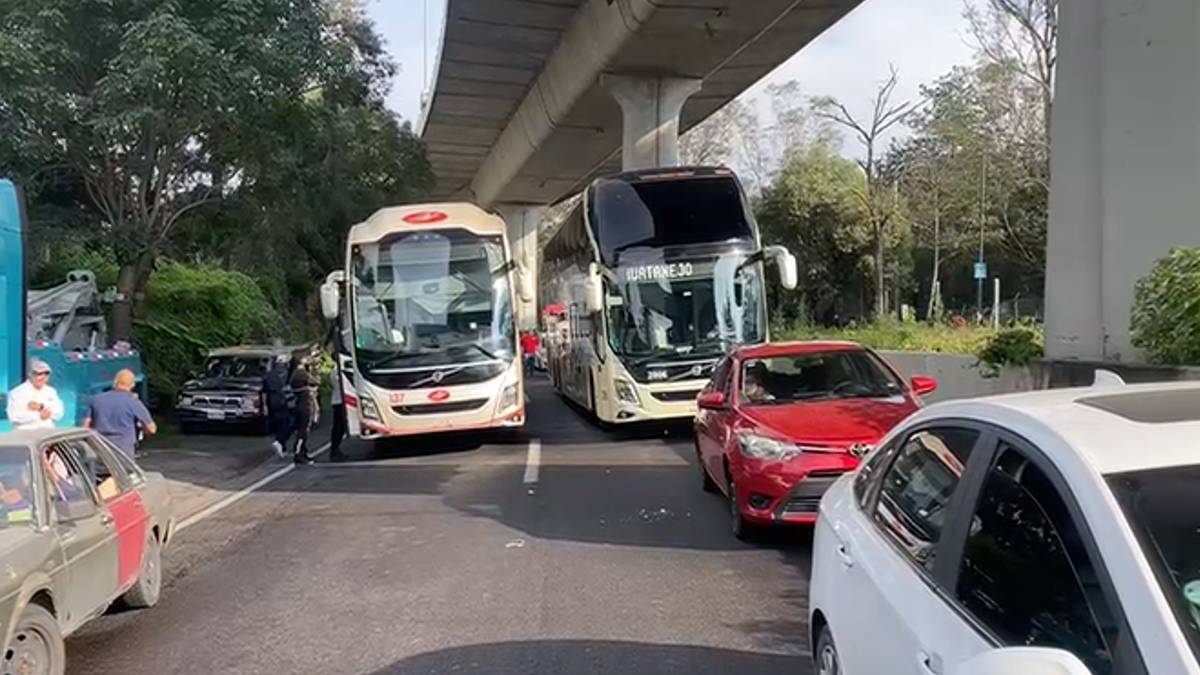 Manifestantes retiran bloqueo en la autopista México-Cuernavaca