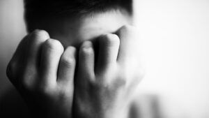 Hombre se quita la vida en vivo tras no poder pagar insulina para su hija