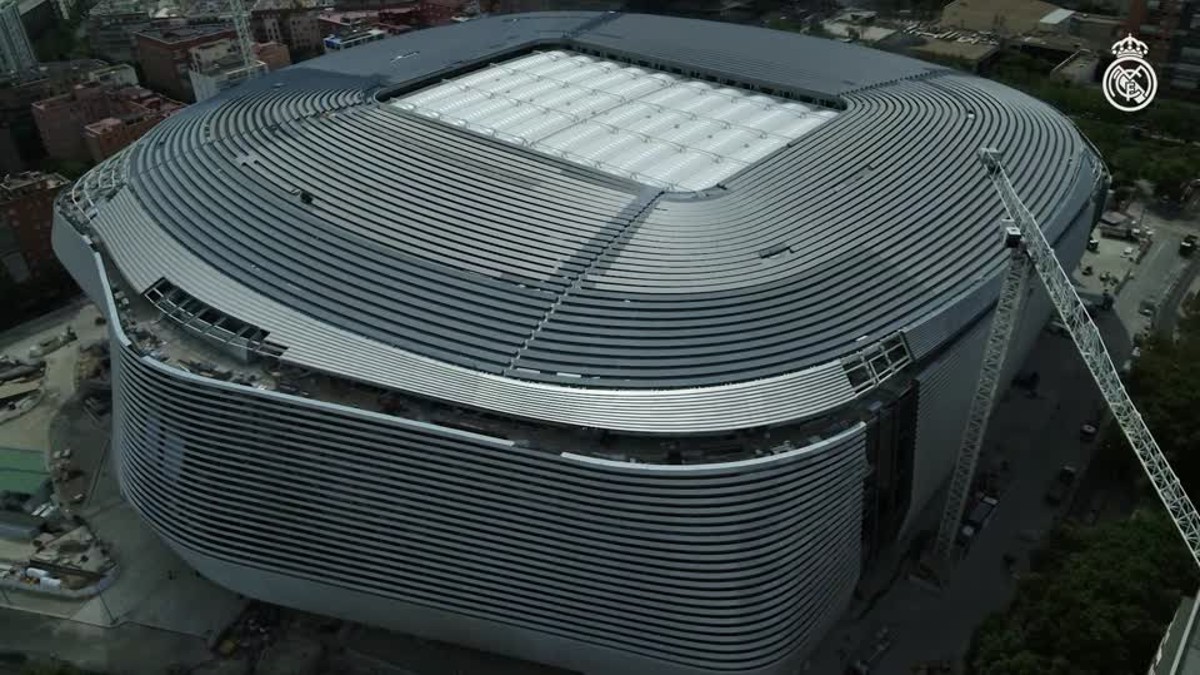 Así se ve el nuevo Santiago Bernabéu con techo y cancha retráctil