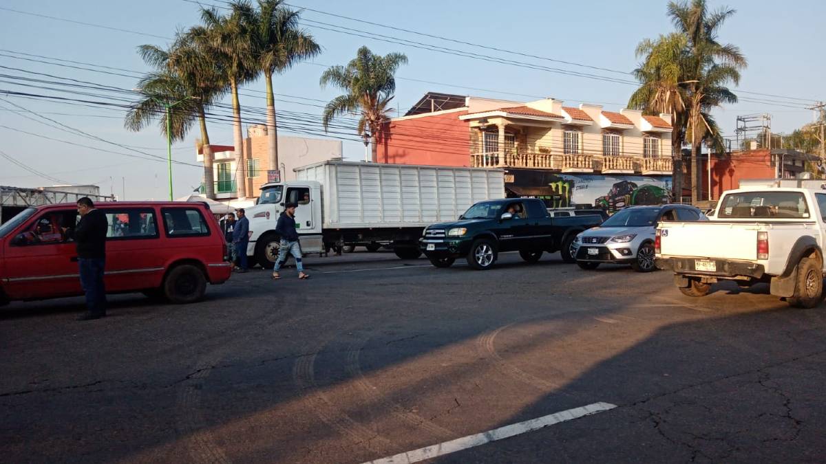Uruapan, Michoacán, amanece con bloqueos carreteros de transportistas