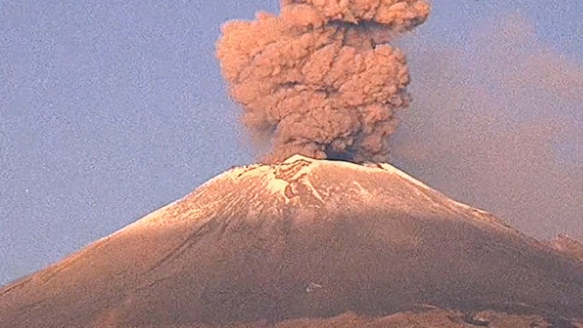Anda intratable: volcán Popocatépetl registra increíble explosión