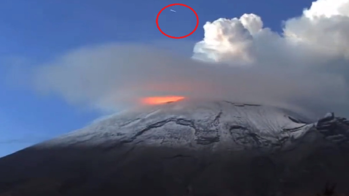 ¿Qué fue eso?: graban extraño objeto saliendo del Popocatépetl