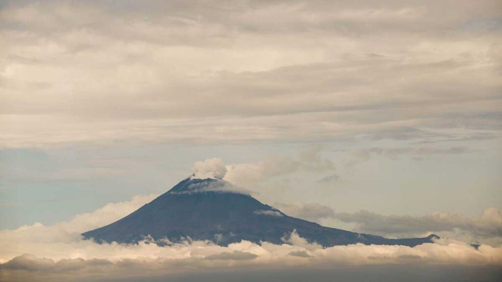 Volcán Popocatépetl lanza 355 exhalaciones en 24 horas