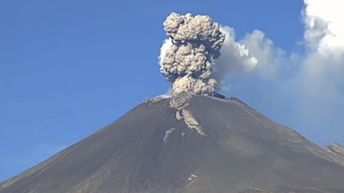 Despertó inquieto: volcán Popocatépetl lanza explosión