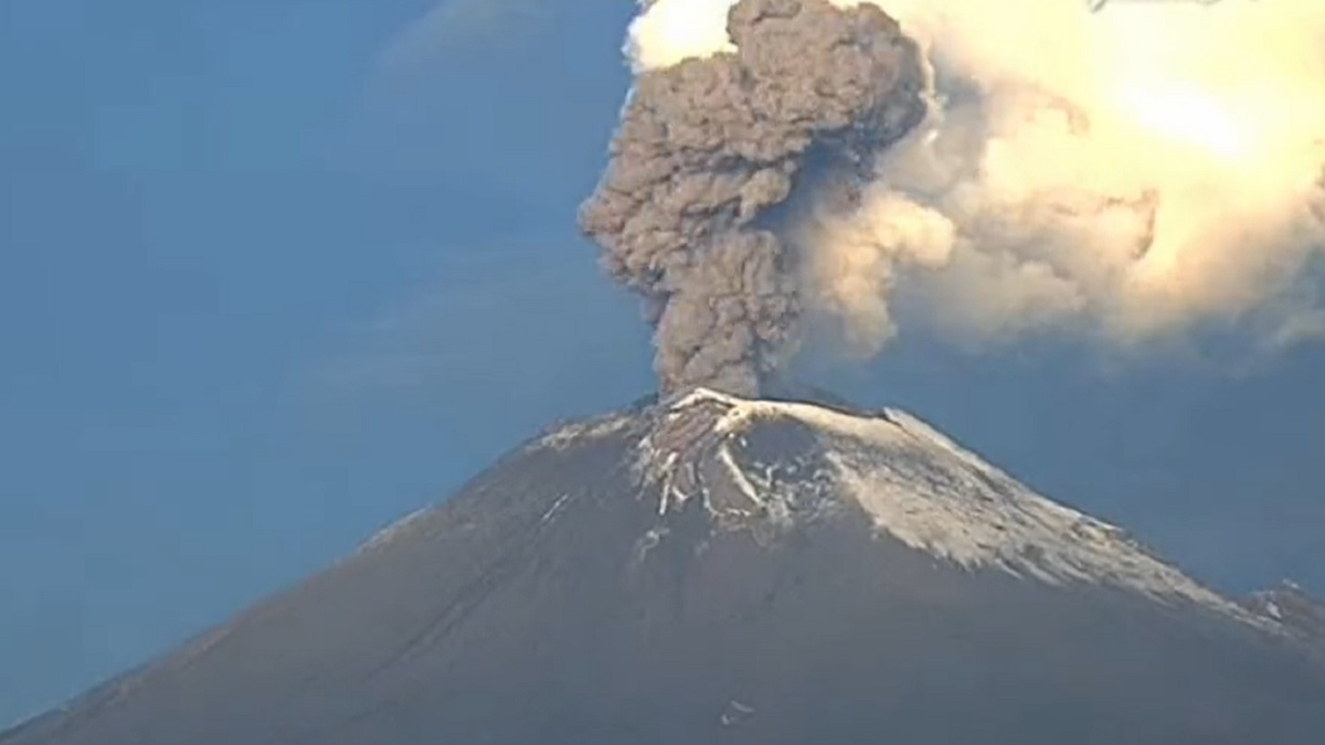 Despertó inquieto: captan explosión del volcán Popocatépetl