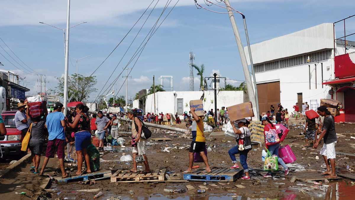 Acapulco sufre desabasto de alimentos y agua potable