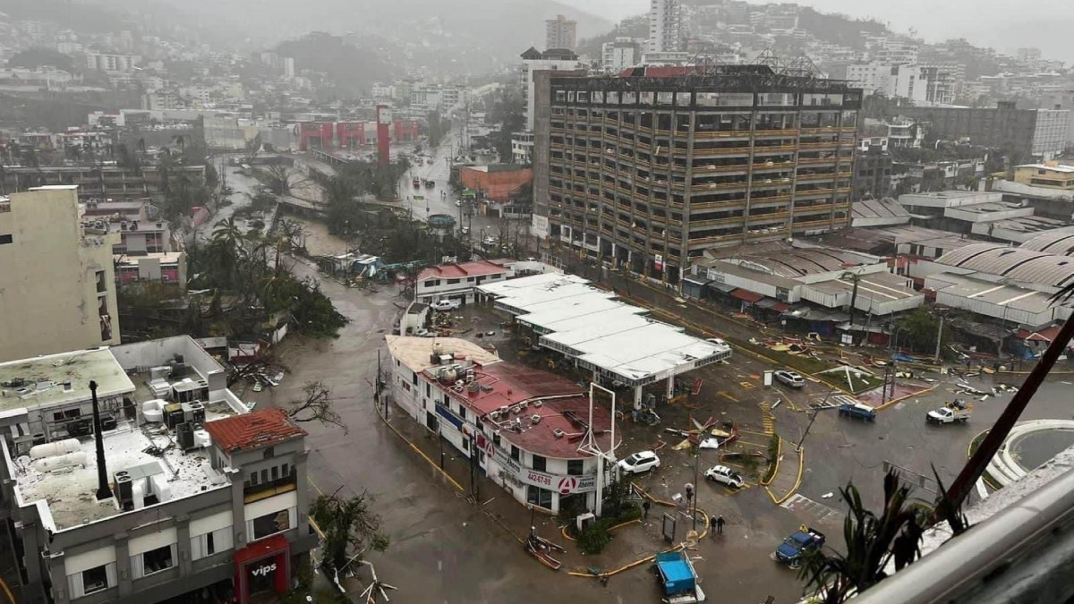 Llega AMLO a Guerrero para atender afectaciones por huracán Otis en la entidad