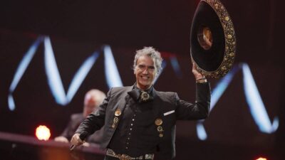 Alejandro Fernández recibe reconocimiento en Capitolio de EU