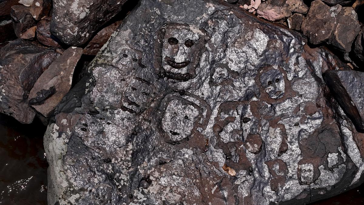 Sequía extrema en Amazonia deja al descubierto grabados rupestres de 2 mil años de antigüedad