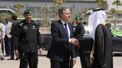 Antony Blinken dialoga con el heredero de Arabia Saudita por la paz en Israel