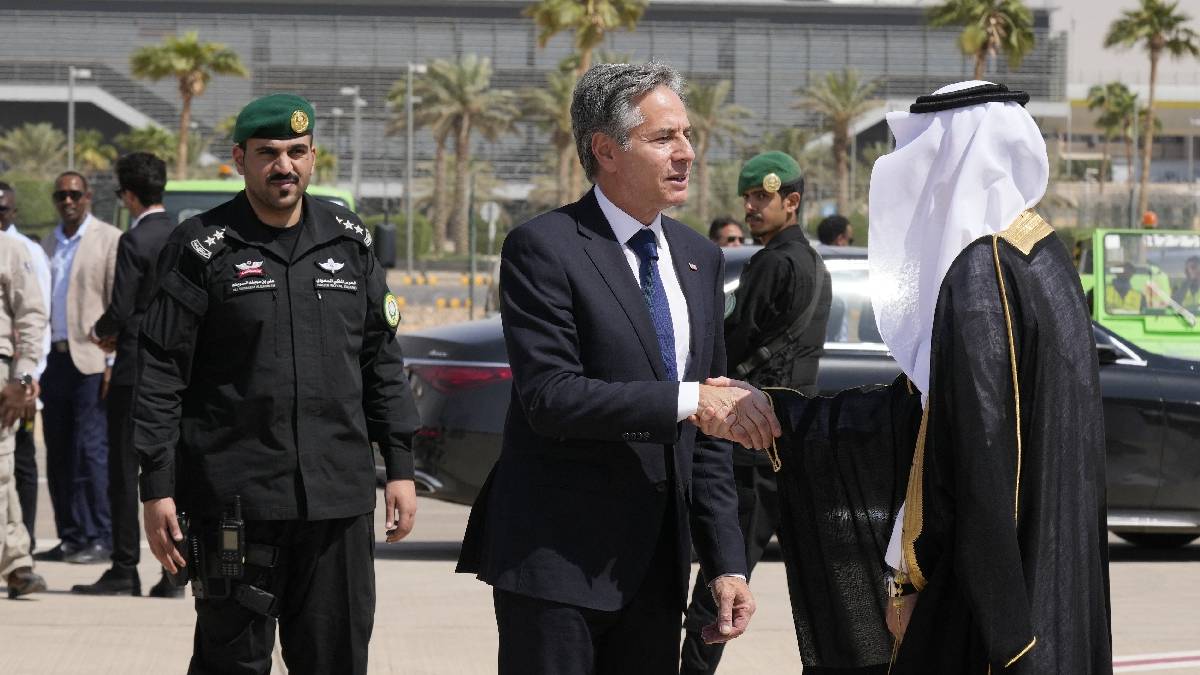 Antony Blinken se reúne con el príncipe heredero saudita para abordar el conflicto en Gaza