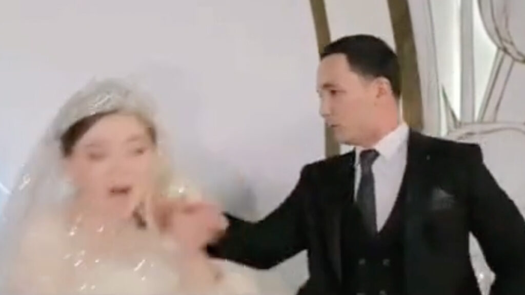 ¡Amiga, ahí no es! Novio propina cachetada a su esposa ¡en plena boda!: ¿fue real?