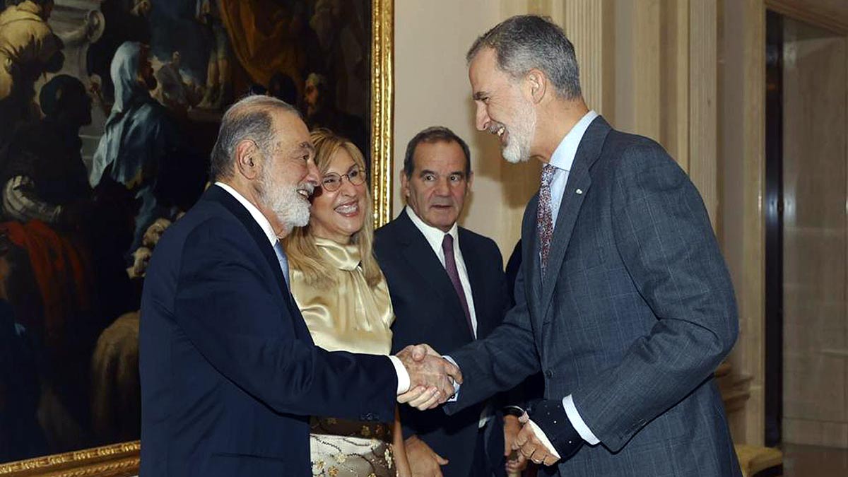 El Rey de España entrega el Premio Enrique V. Iglesias a Carlos Slim por su contribución al crecimiento de Iberoamérica
