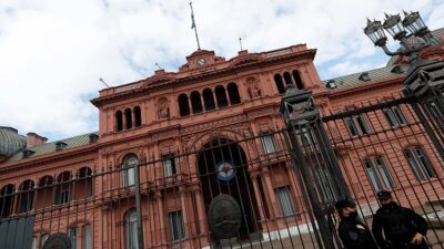 Amenazas de bomba contra embajadas de Israel y Estados Unidos en Argentina, cerca de la Casa Rosada
