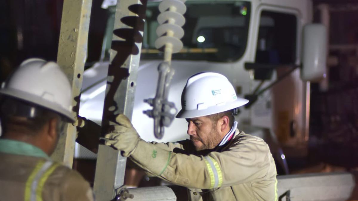 Continúan los trabajos: CFE restablece energía a 55% de afectados por huracán Otis