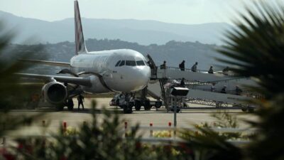 Desalojan seis aeropuertos en Francia por posible atentado