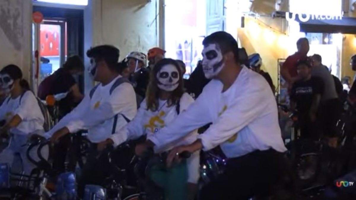 Ánimas toman las calles de Mérida con rodada nocturna