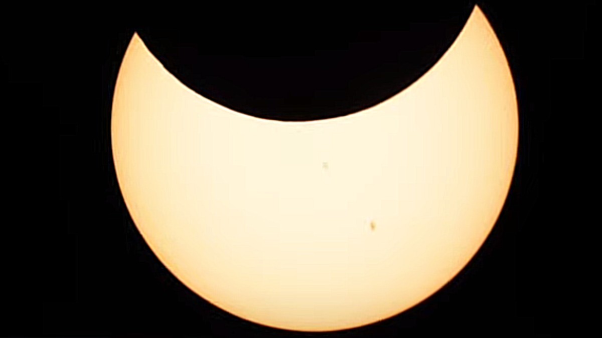 Eclipse solar 2023 sigue en vivo cómo se forma el "anillo de fuego"