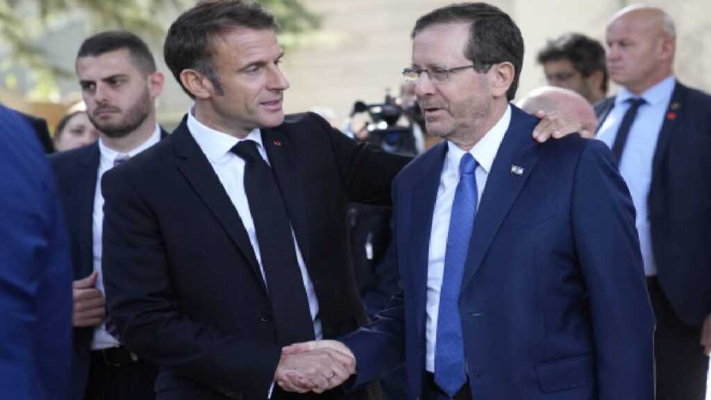 Emmanuel Macron y el presidente de Israel, Isaac Herzog