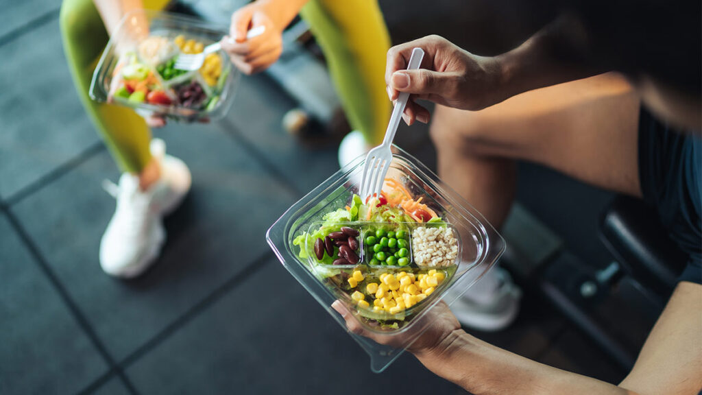 ¿Comer en platos pequeños te ayuda a bajar de peso?