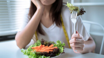 ¿Comer en platos pequeños te ayuda a bajar de peso?
