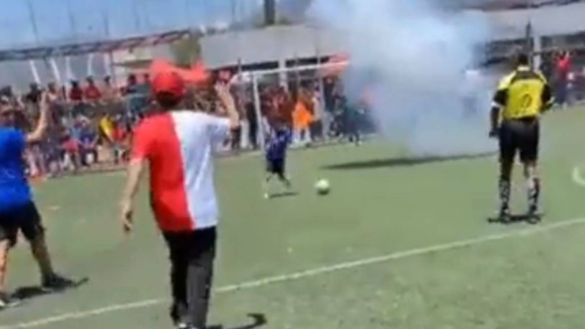 Pánico en las gradas: lanzan cohetes contra niños durante partido de futbol en Pachuca, Hidalgo