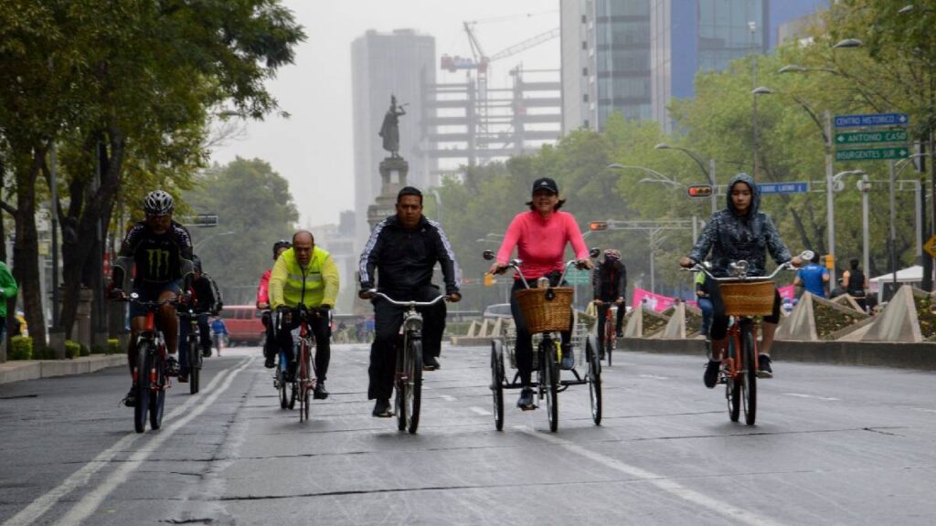 Frío y con lluvias aisladas en CDMX.