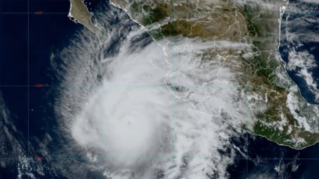 El huracán Norma podría impactar dos veces en México