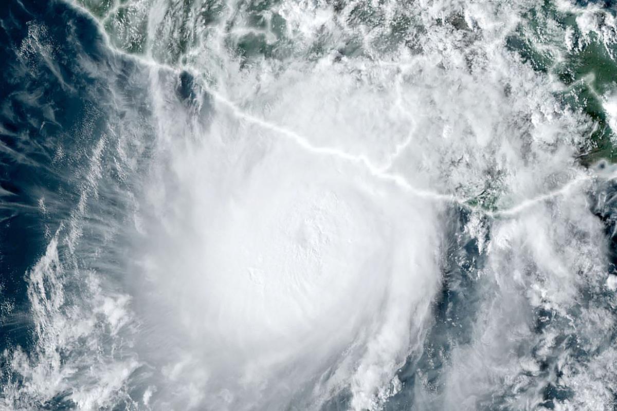 Huracán Otis desde el espacio, así tocó tierra en Guerrero: video