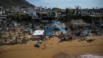 Daños ocasionados por el huracán Otis en Puerto Marqués, Guerrero