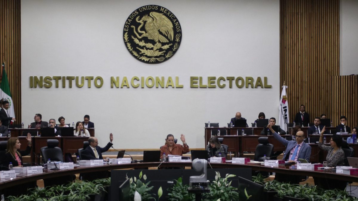 Por error, INE desecha que cinco de nueve candidaturas a gobernador sean para mujeres