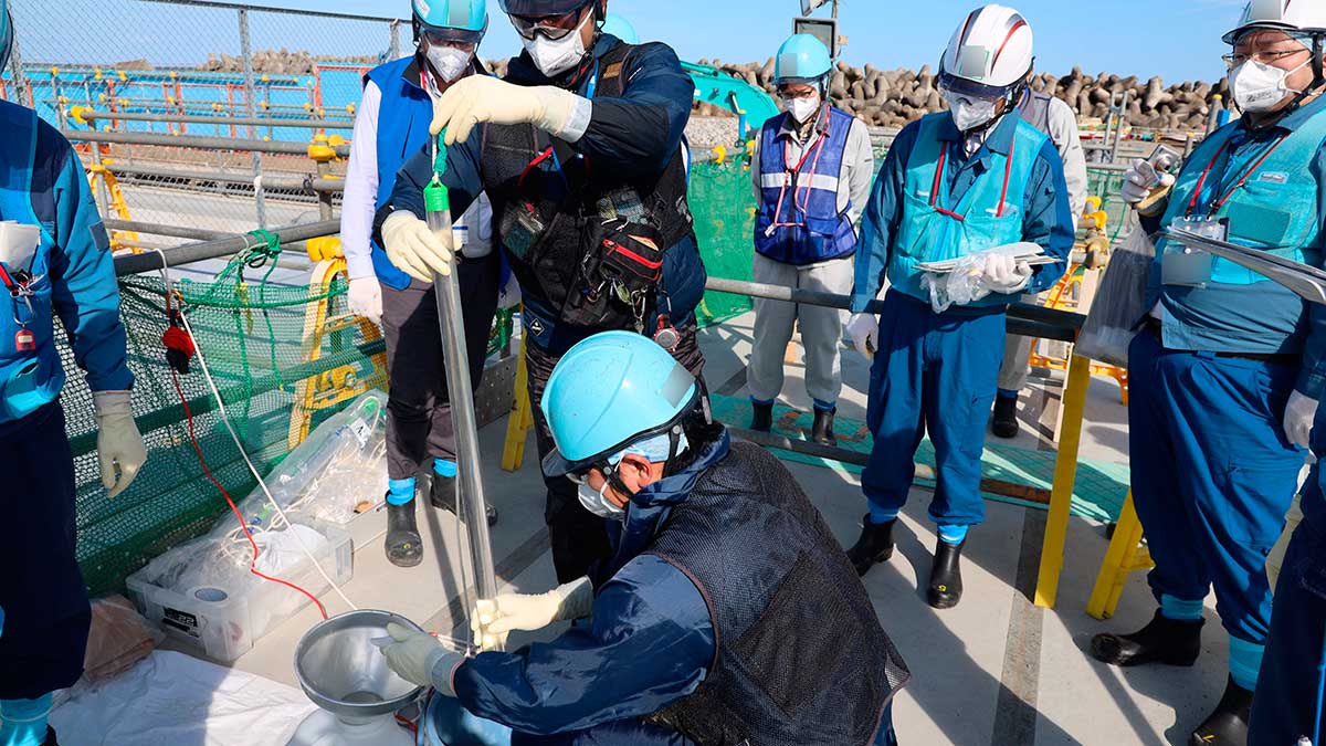 Cuatro trabajadores de planta nuclear de Japón fueron salpicados con agua contaminada