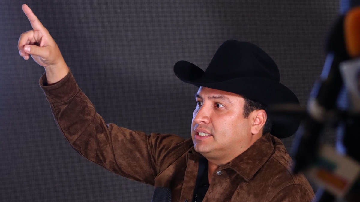 “No me gustaría golpear a un borracho”: Julión Álvarez explota y corre a fan en Feria de Pachuca