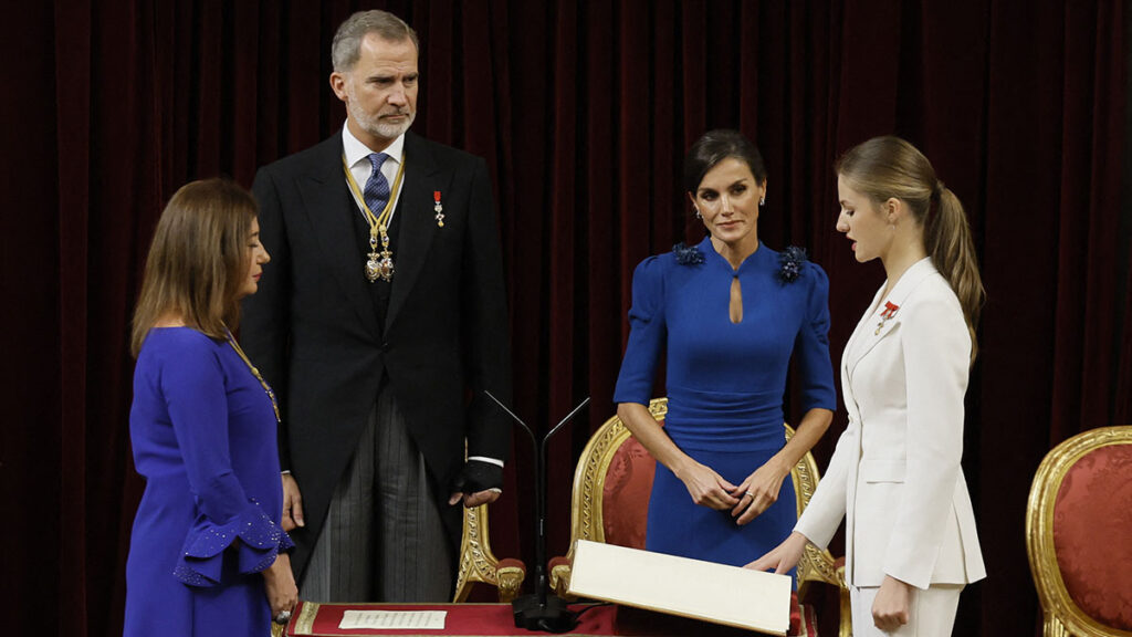 La princesa Leonor, heredera del trono español, juró fidelidad a la Constitución