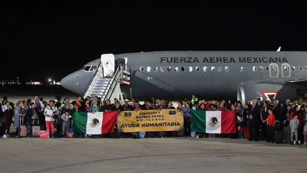Llega vuelo de Israel a México