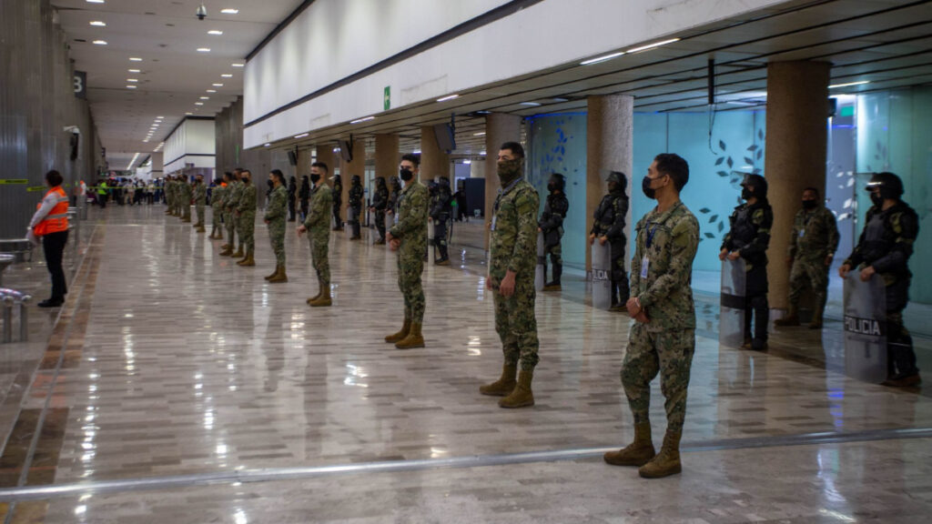 Marina toma control de la termina aérea de la CDMX