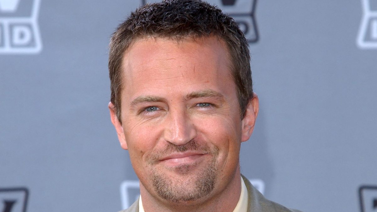 ¿Quién era Matthew Perry, el actor de “Friends” que murió a los 54 años?