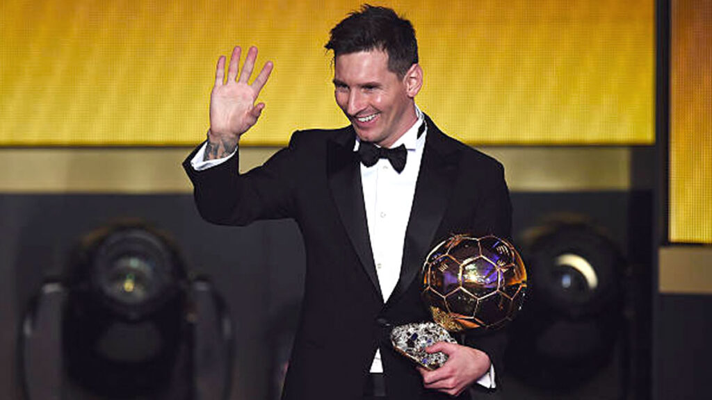 Messi levantó su quintó trofeo del Balón de oro en 2015 Foto Getty