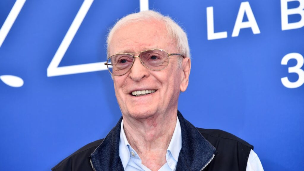 Michael Caine, icono del cine británico, se retira tras 70 años de carrera