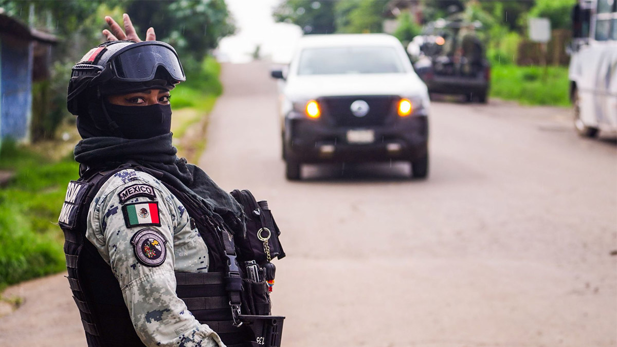 Sigue violencia en Michoacán: reportan balaceras y quema de autos