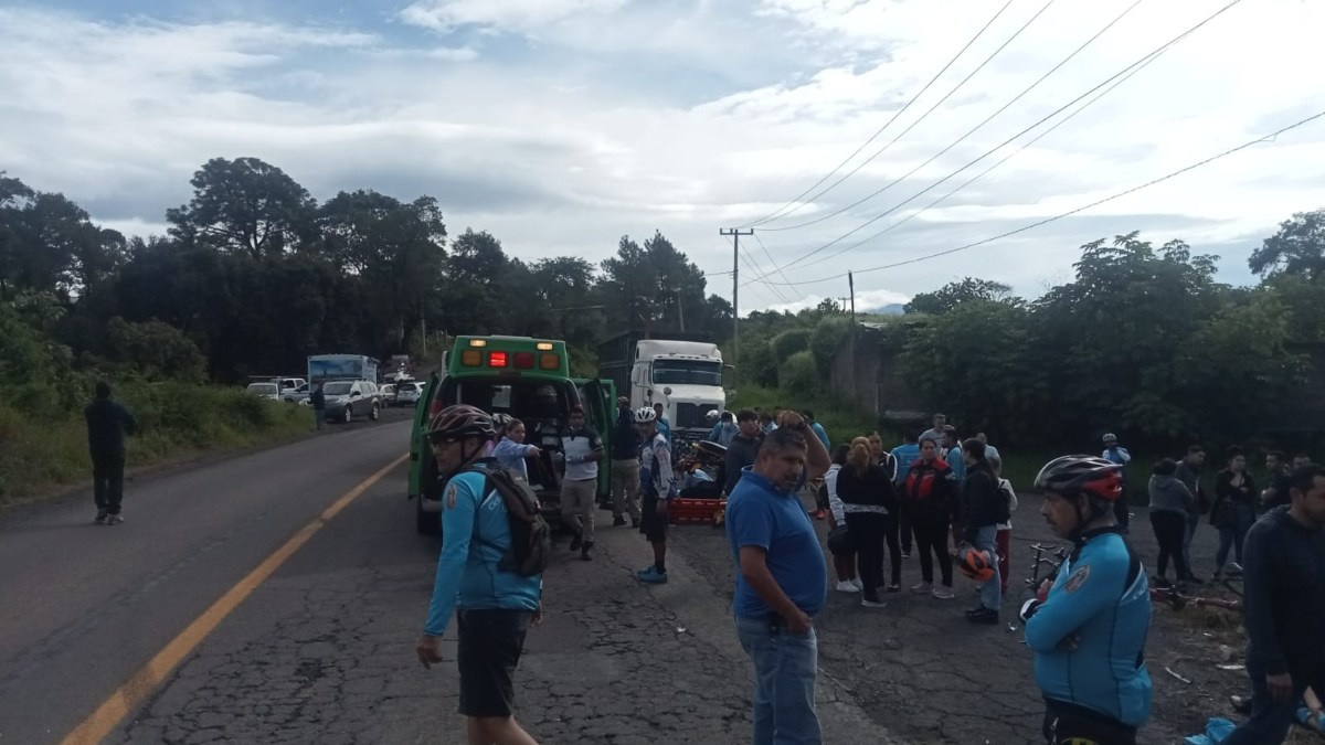 Vehículo embiste a peregrinos en carretera de Michoacán; hay varios heridos