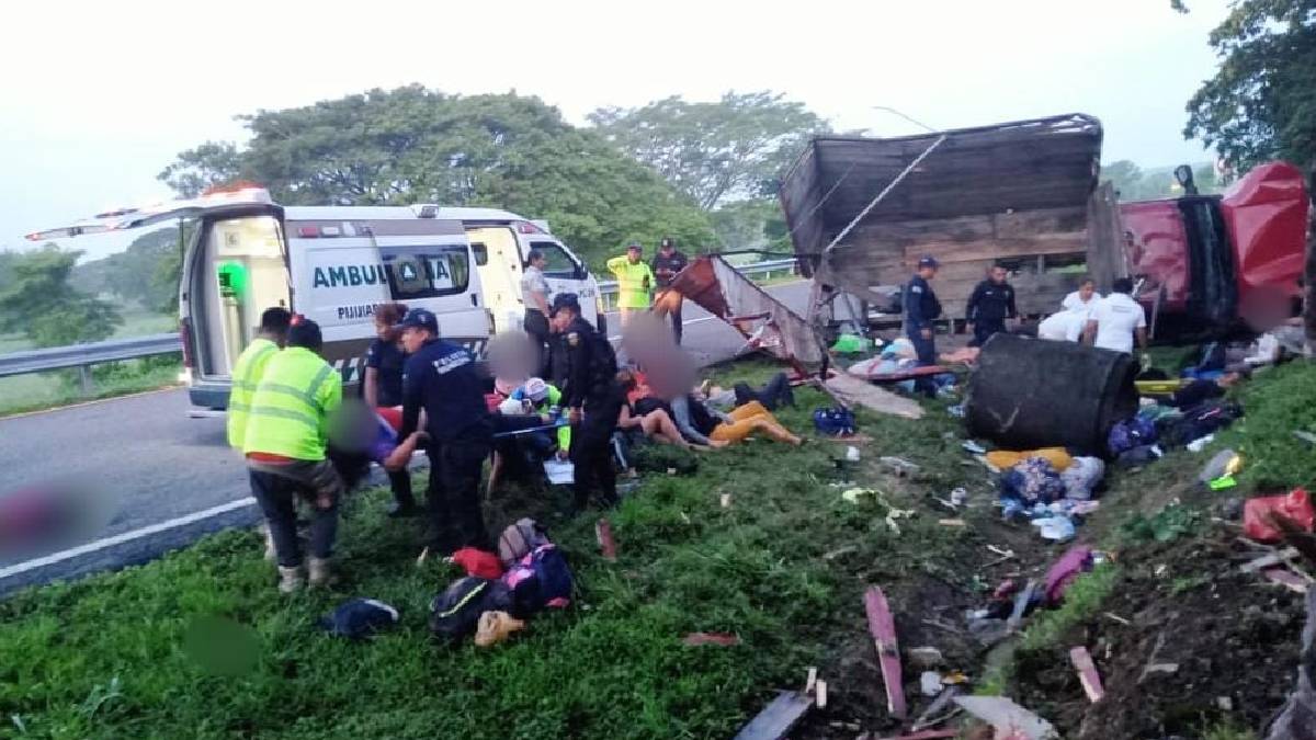 Por volcadura de camión en el tramo Pijijiapan-Tonalá, fallecen al menos 10 migrantes