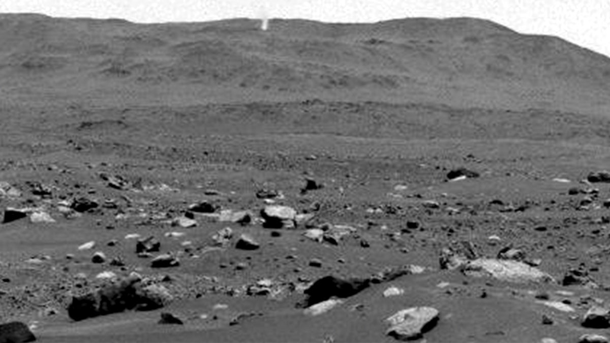 NASA captura enorme torbellino de polvo marciano de casi dos kilómetros de altura
