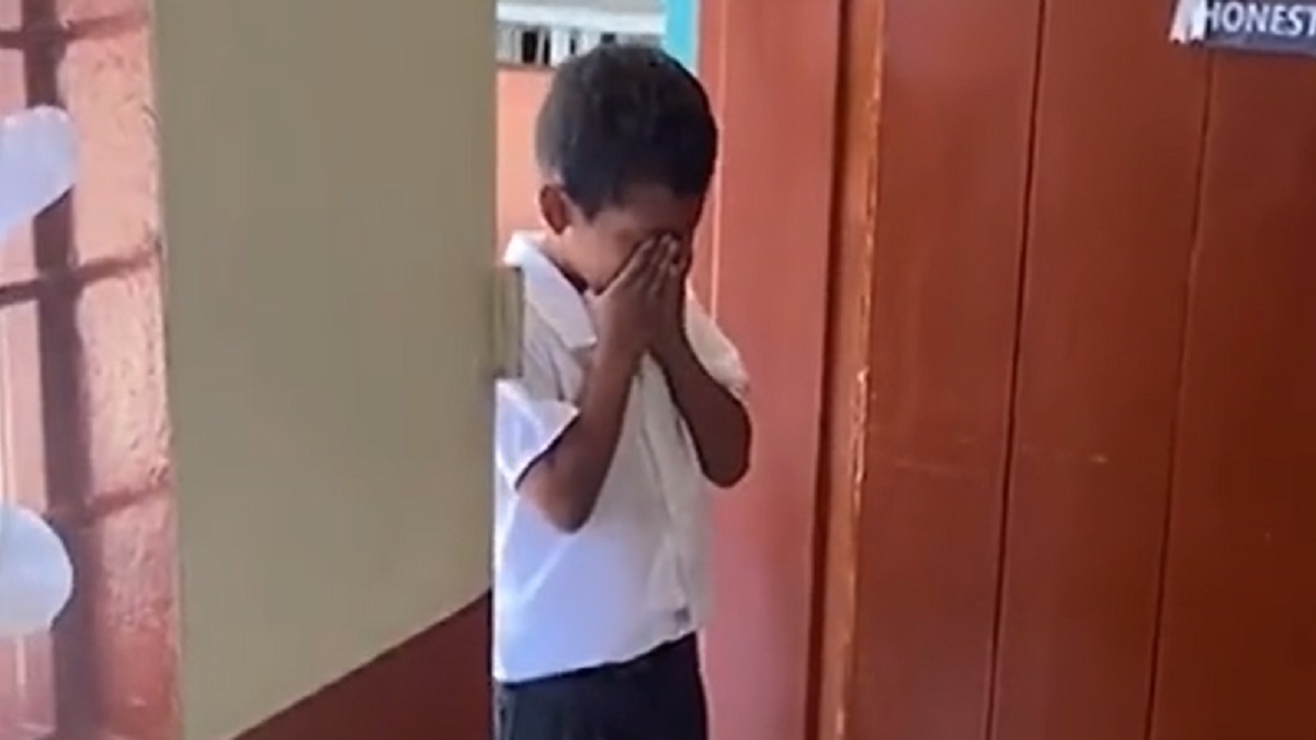 Emotivo video: organizan, cumple a niño de bajos recursos y rompe en llanto