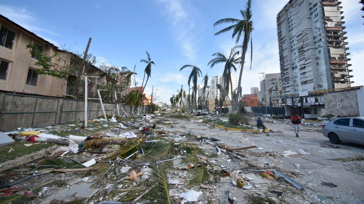 Hoteles dañados, casas sin techo, postes derribados: imágenes de los daños causados por Otis